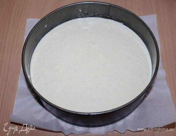 Затем вылить начинку, снова поставить в духовку на 30 минут.