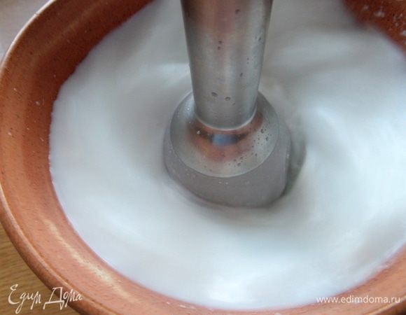 Взбиваем минуты 3 блендером.