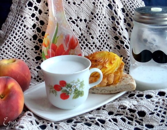 Для какао-напитка разводим в полученном молоке какао, сахар и доводим до кипения. Напиток будет благоухать кокосом.