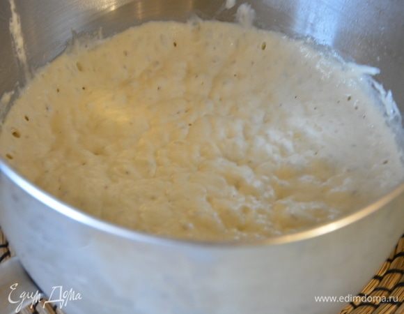 Достать тесто из холодильника.