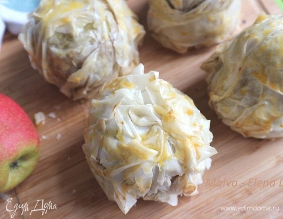 Такие получились яблоки в тесте фило.