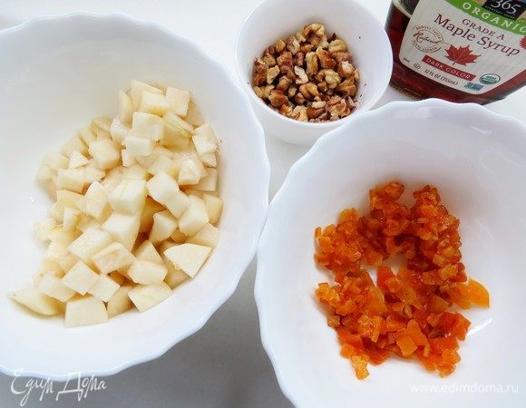 Готовим грушевый центр. На фото все необходимые ингредиенты. Курагу предварительно нарезаем мелким кубиком.