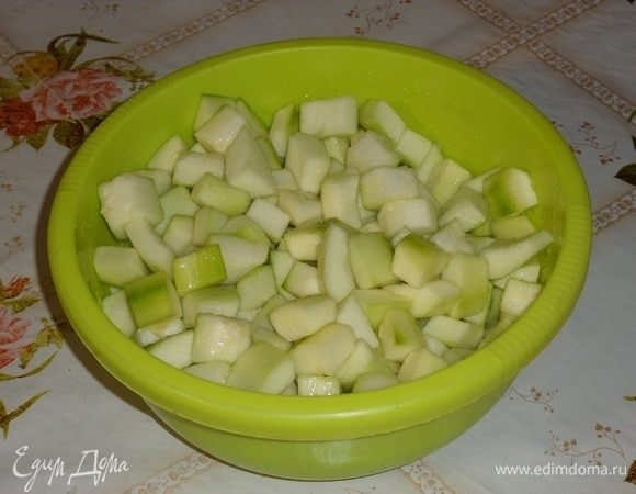 Хорошо перемешиваем. Накрываем чашку х/б тканью и оставляем на 10-12 часов (удобно оставить на ночь).