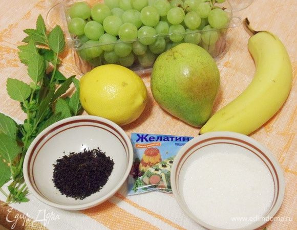 Для приготовления чайного желе можно использовать любые фрукты и ягоды, кроме киви и ананаса. В них содержатся вещества, которые препятствуют застыванию желе.