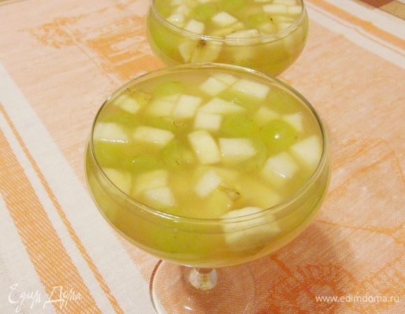 Залить подготовленным чаем. Поставить в холодильник до полного застывания (около 5 часов).