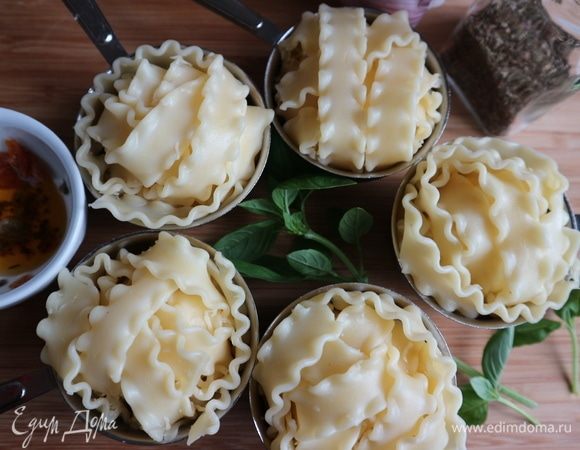 Закрыть концами мафальдине сверху.