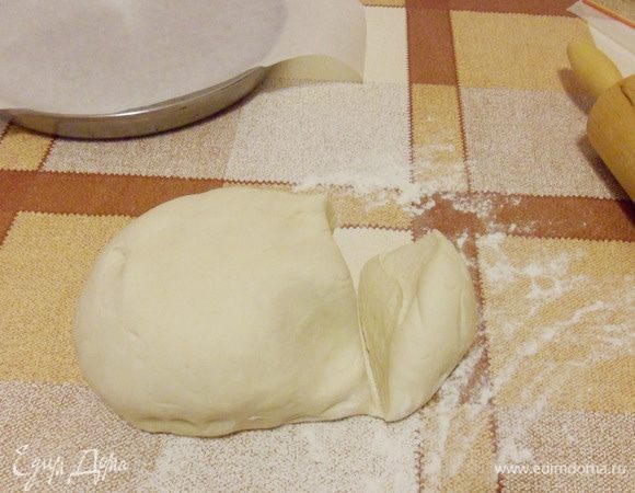 Отрезать от теста кусочек. Сформировать шарик.