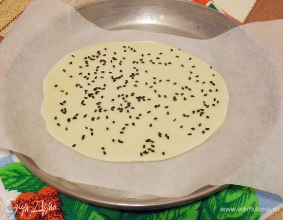 Отправить в разогретую до 230°С духовку.