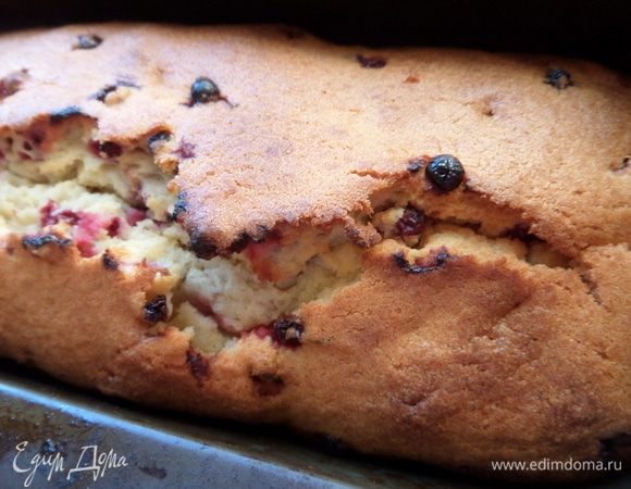 Вот такой Кекс Кексович получился! С обязательной трещинкой, ждала ее с надеждой. Проверяем центр шпажкой.