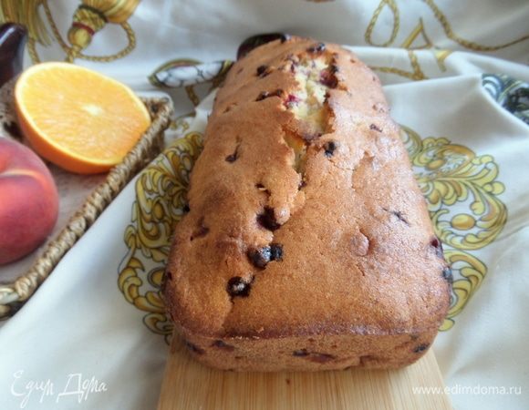 Краешки у кекса посуше, а внутри очень нежный, особенно в первый день.