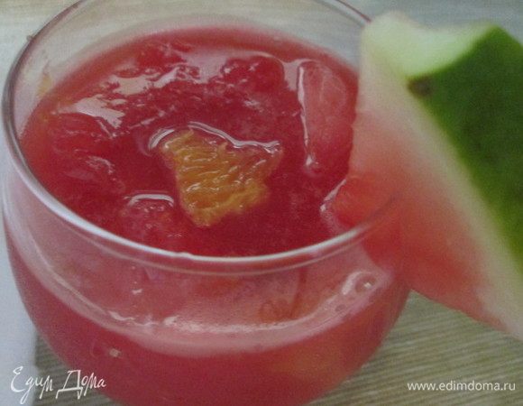 Подаем охлажденным, украсив дольками апельсина, мятой или кусочками арбуза.