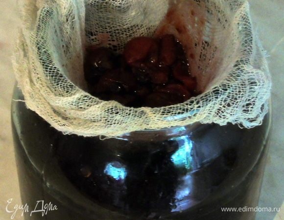 Процедите через марлю.