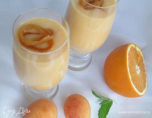 Разливаем по порционным бокалам, украсив цедрой апельсина, цукатами, мятой.