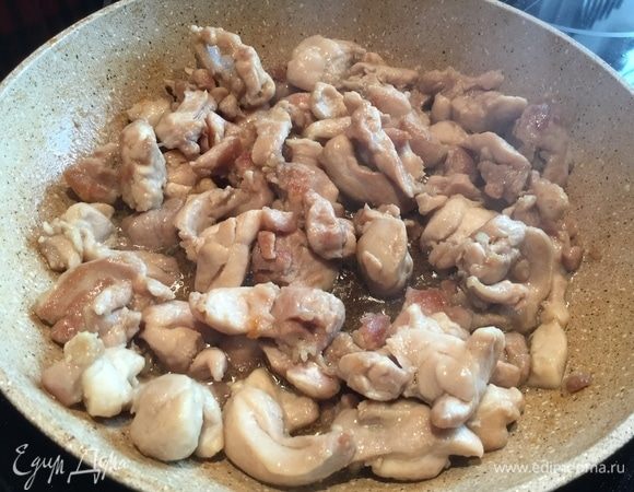 И обжарьте на оливковом масле.