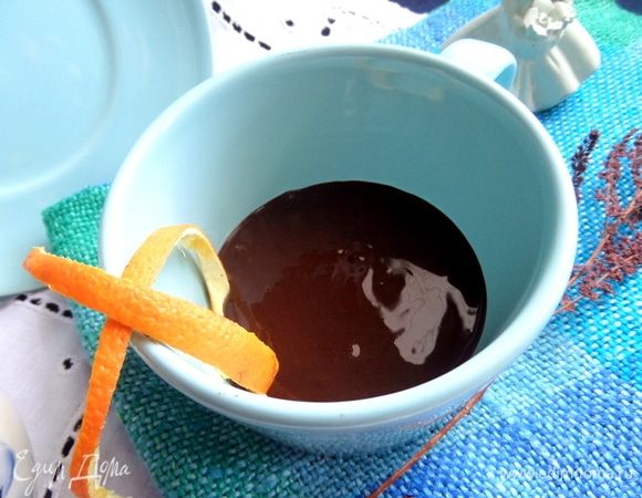 Налить шоколадную смесь.