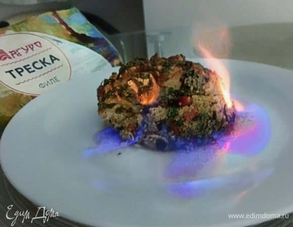 Для дополнительного шоу полейте вокруг полусферы фернет и подожгите. При такой подаче лучше всего приглушить свет, чтобы прочувствовать магию фламбе в полной мере. Наслаждайтесь!