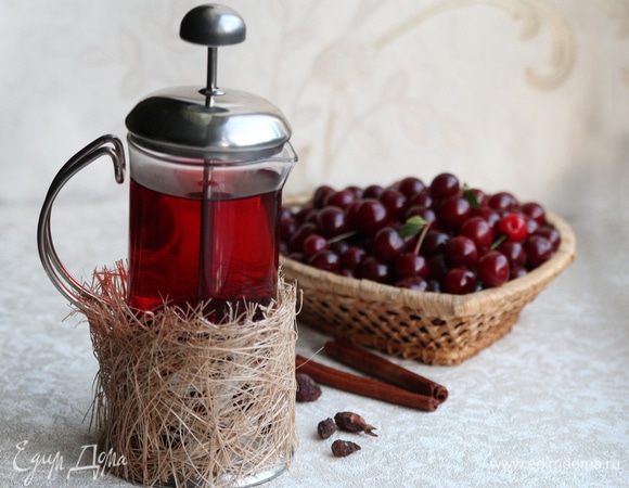 Дать настояться напитку 15-20 минут. 
Вкуснейший ароматный и полезнейший напиток готов! Приятного аппетита) Кстати, вишневый безалкогольный пунш с шиповником можно готовить в термосе, тогда у него получается более насыщенный вкус. 