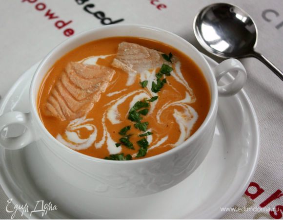 Если вам привычнее, когда в рыбном супе видна рыба, можно заранее отложить несколько кусочков и добавить их уже при сервировке. В моем варианте представлен суп-пюре, но ничто не мешает вам оставить все ингредиенты в натуральном виде. Приятного аппетита!