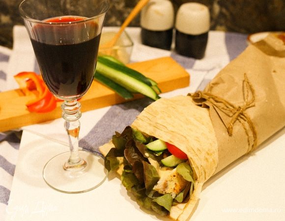 Вот такая шаурма с рыбой у меня получилась!
Это очень легко, быстро, вкусно и полезно.
Желаю вам приятного приготовления и приятного аппетита!