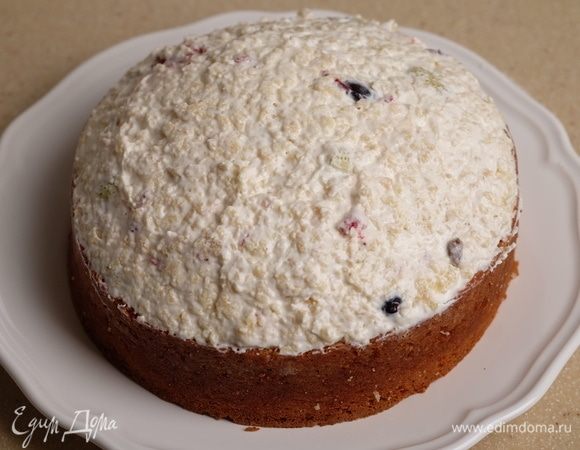 Выложить полученную массу в бисквитную «чашку», хорошо утрамбовать.