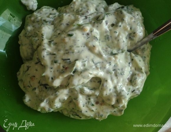 Получается густой ароматный и остренький соус. Я не солила, добавьте по вкусу соль и перец, если нужно.