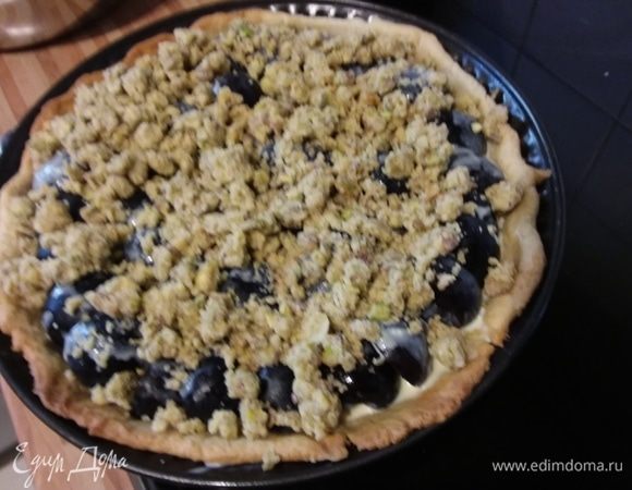 Распределить штрейзель, выпекать еще 30-40 минут. 