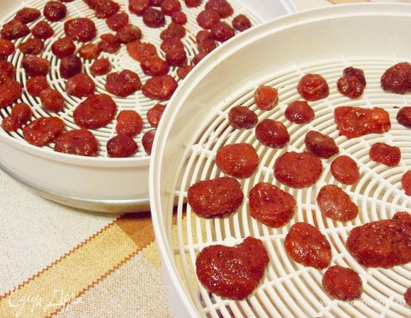 У меня получилось два поддона ягод.