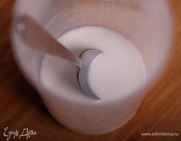 В 50 мл воды растворить крахмал.