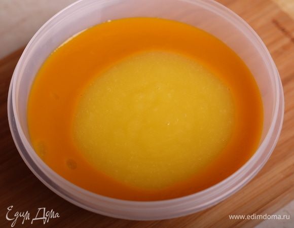 Охладить ее сначала при комнатной температуре, затем в холодильнике минимум 3-5 часов. Когда смесь охладилась, добавляем кисельную массу в манговое пюре.