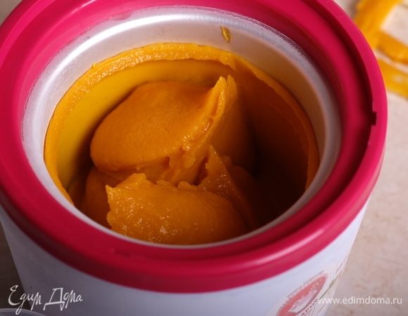 Через 25-30 минут смесь очень хорошо загустеет. Сорбет готов.