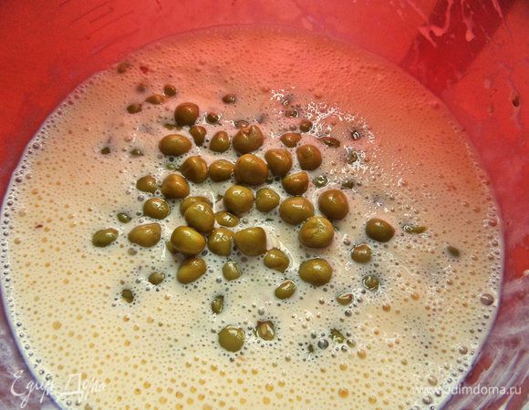 Добавить горошек. У кого растет на огороде, подойдет молодой свежий.