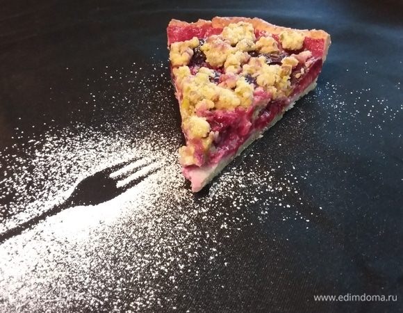 При желании можно посыпать сахарной пудрой. Здесь будет вполне уместен шарик ванильного  мороженого :)