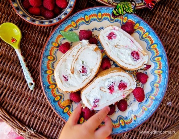 Дети растащили все вмиг, взрослые тоже не отставали.