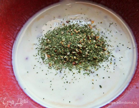 Приправы для салатов. Соль, перец тоже.