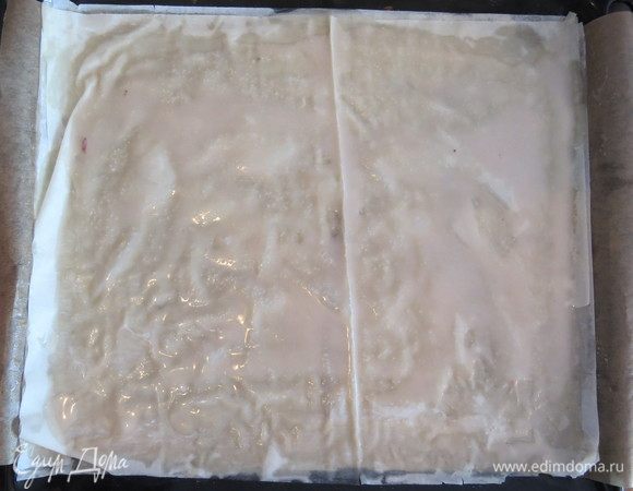Кладем поочередно еще 5-6 листов, каждый лист промазываем аналогичным образом.
