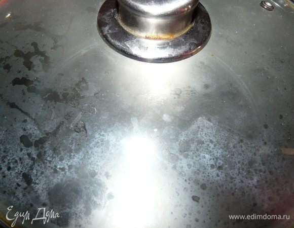 После взять удобную кастрюлю для пароварки и поставить на огонь до закипания, посолить по вкусу. 
