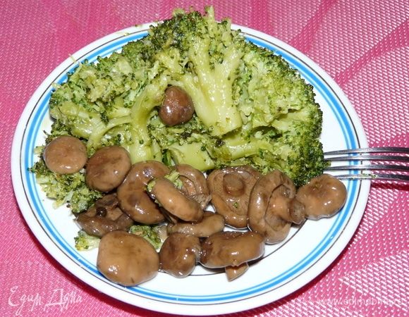 Блюдо подать с маринованными грибочками или как вам больше нравится. 

Приятного аппетита! 