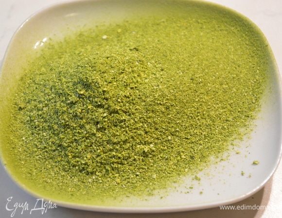 Просеять через сито. Крупные частички снова измельчить в кофемолке и просеять.