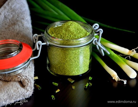 Хранить в герметичных контейнерах с крышкой в темном сухом месте.