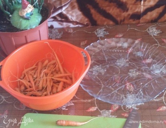 Морковь промыть и лук тоже.