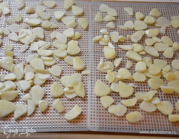 Выложить на сетчатый лист.