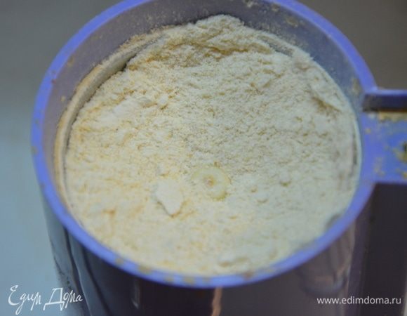 Просеять через сито.