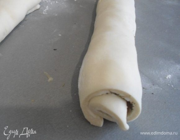 Свернуть рулетом. Я ничего не защипывала, просто свернула.