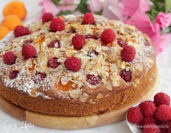  Готовый пирог аккуратно вынуть из формы, остудить, посыпать сахарной пудрой.