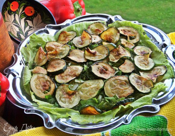 Сверху положить теплые цукини.