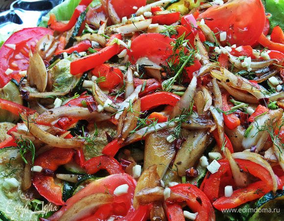 Посыпать чесноком.