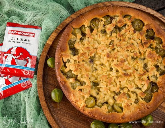 Поставьте пирог в заранее разогретую до 200°С духовку и выпекайте до румяного цвета 30-40 минут. Приятного чаепития!