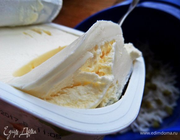 Берем крем-сыр типа филадельфии.