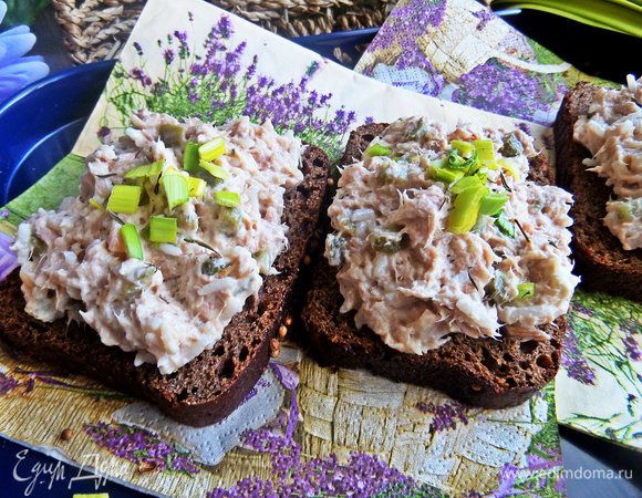 Посыпать оставшимся пореем или другой зеленью.