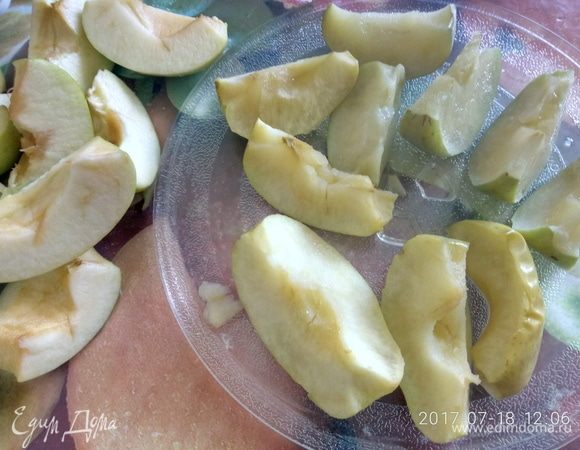 Запекаем яблоки в духовом шкафу.